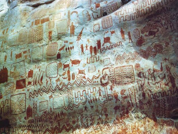 Perfecta cartografía social del territorio de primitivos pobladores. Pictografía en abrigo rocoso de Cerro Azul, San José del Guaviare. Fotografía de Enrique Bautista, en Colombia Orinoco, FEN 1998.