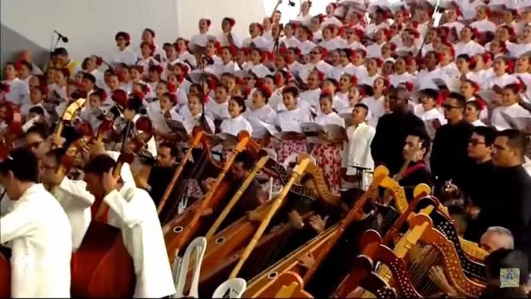 Música llanera, arpas en coro papa francisco / Foto: Print del Vídeo ETWN