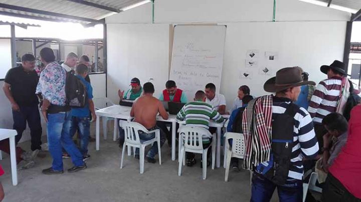 Entrega de certificados desmovilizados