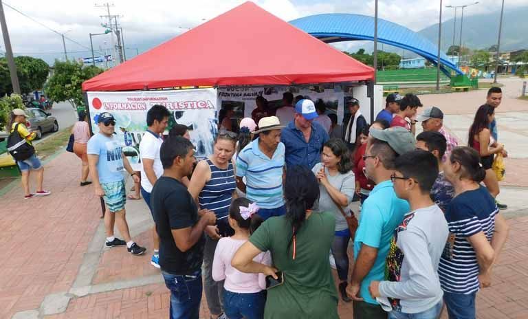 Turistas en Lejanias