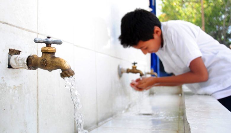Estrenan filtros potabilizadores de agua en colegio de la Comuna 8