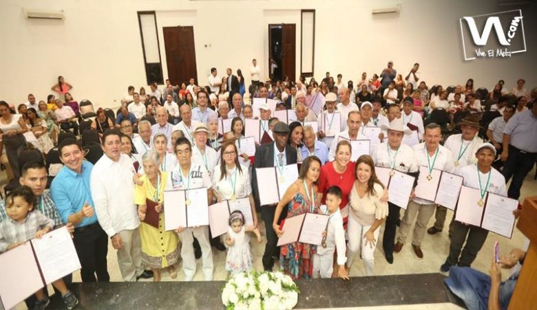 Adultos mayores fueron condecorados por Marcela Amaya
