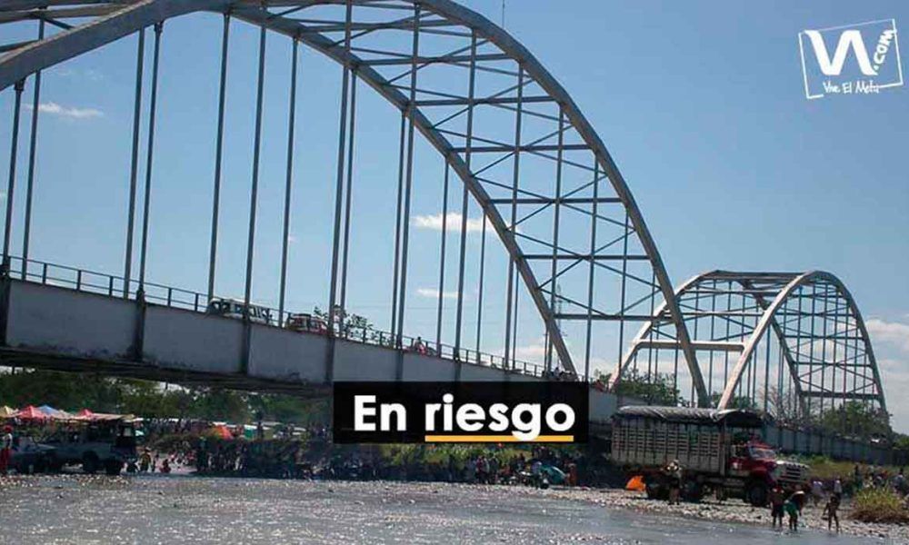 Río Ariari amenaza con llevarse el puente Alcaraván, en Granada