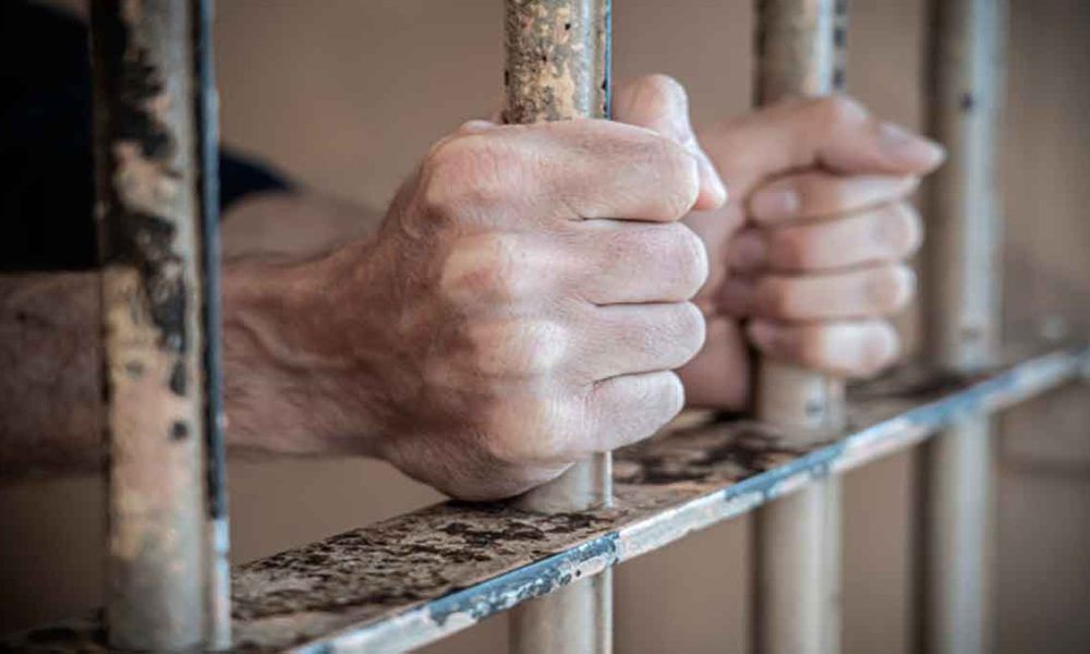 Cárcel para hombre que abusó por meses a su hija de 12 años