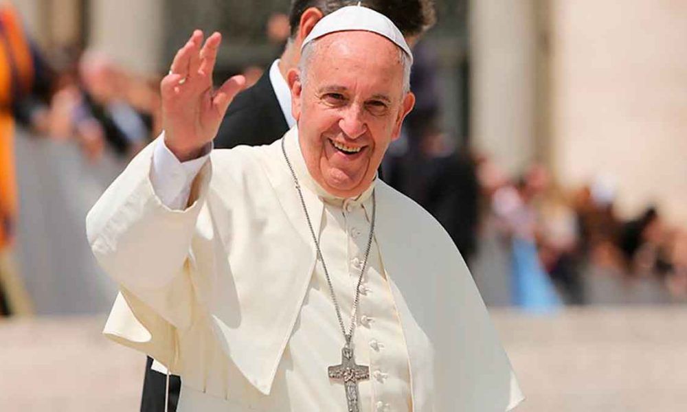 Papa Francisco defiende unión de parejas homosexuales