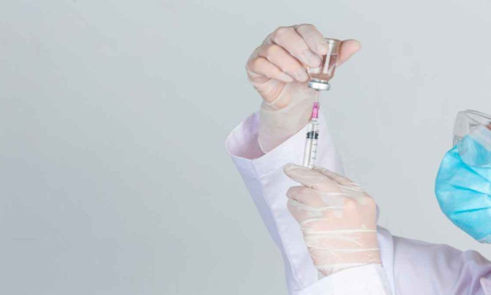 Un hombre de 50 años es el primer colombiano vacunado contra el coronavirus
