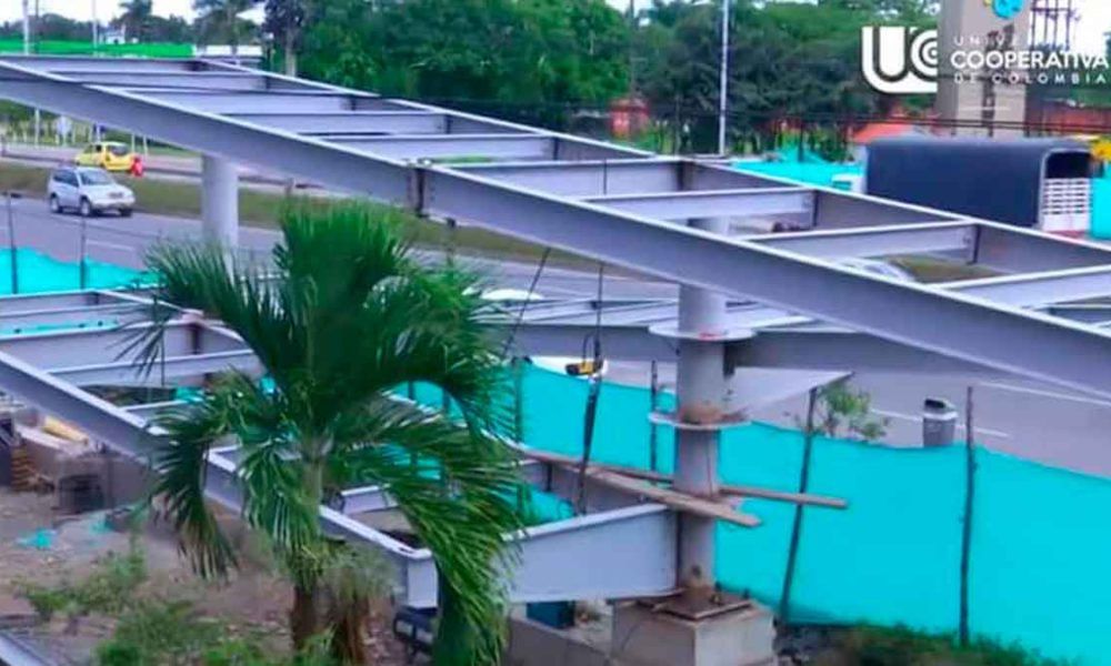 Suspenden construcción del puente peatonal de la Universidad Cooperativa
