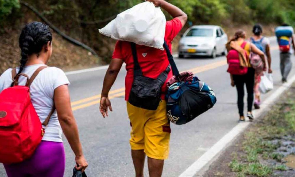 Venezolanos ilegales no serán vacunados contra el covid en Colombia