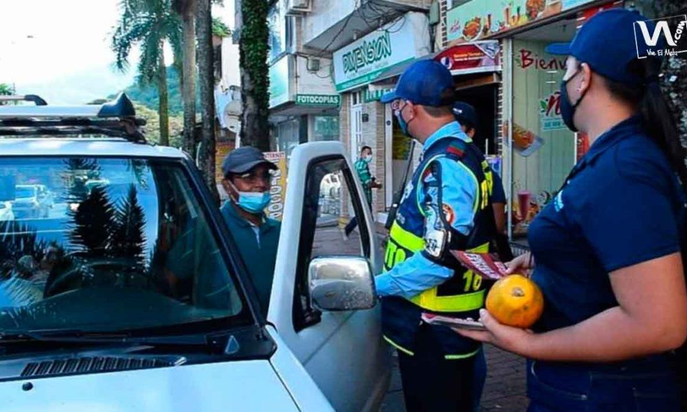 Con ‘Papaya’ en mano concientizan a conductores infractores en Villavicencio