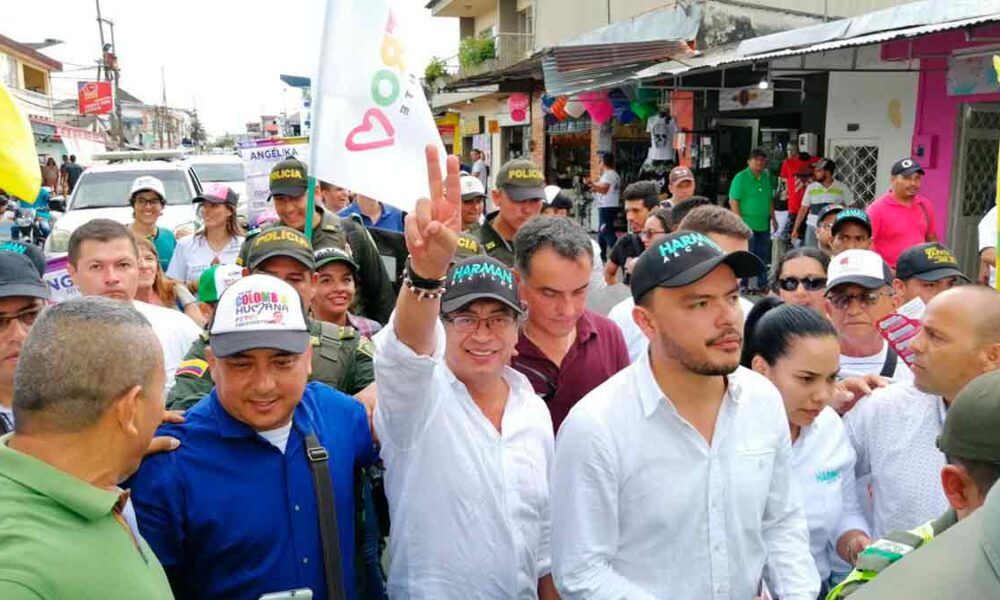 Gustavo Petro elogió a Harman por el manejo a las protestas