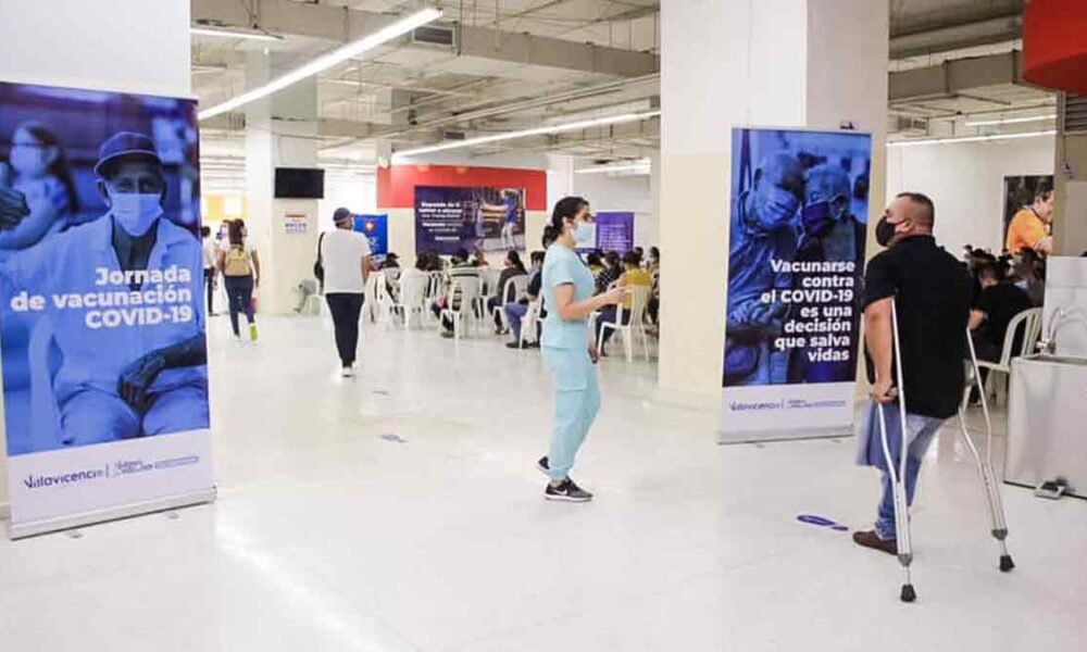 Inició vacunación para mayores de 30 años en Llanocentro