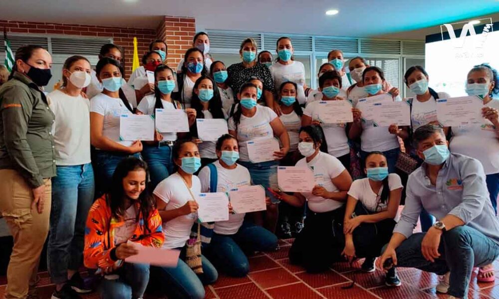 250 mujeres del Meta se certifican en educación financiera