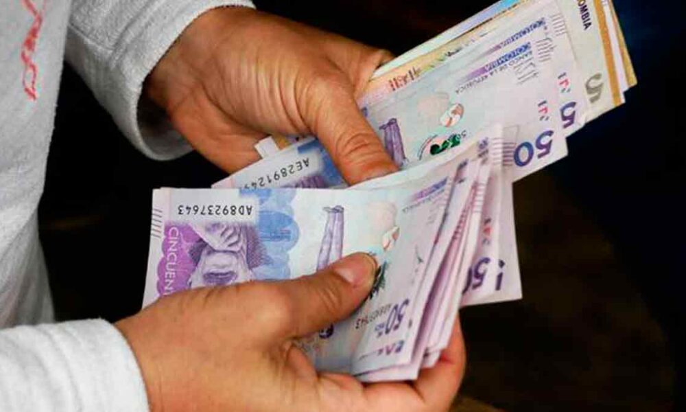 Salario mínimo quedaría en 1 millón de pesos para el próximo año