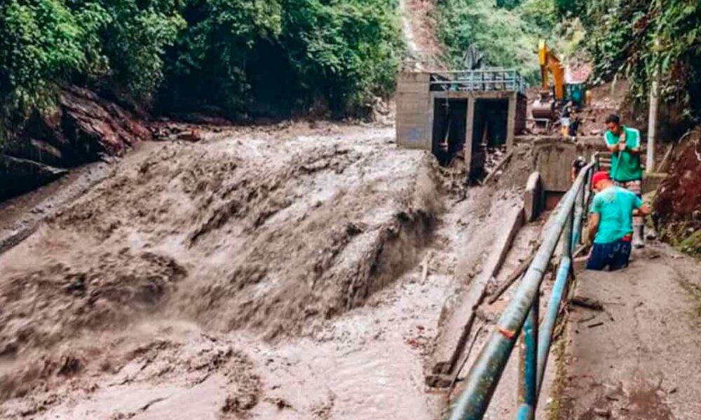 Avalancha sepultó maquinaria y afectó suministro de agua en Villavicencio