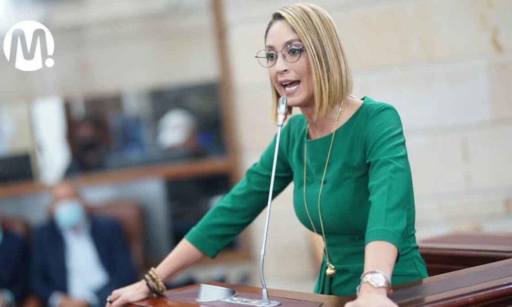 Suspenden el título de maestría de Jennifer Arias