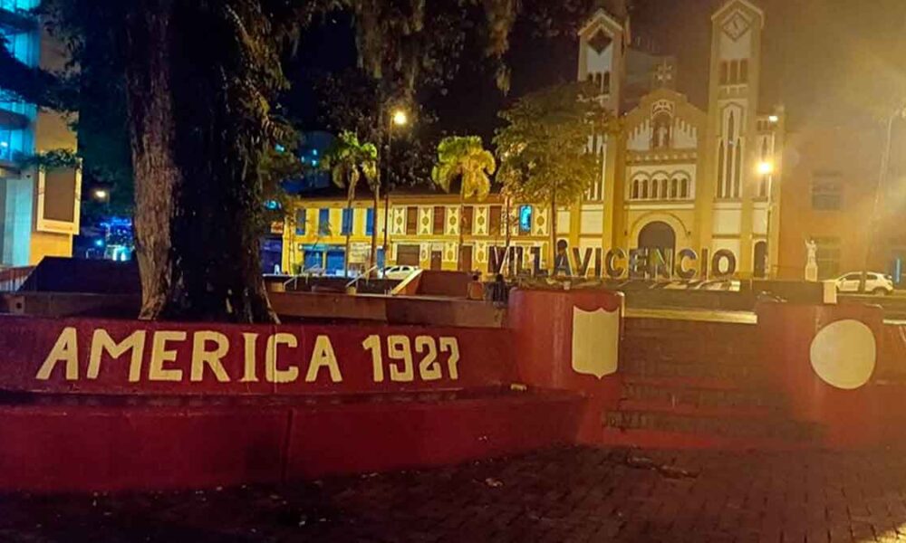 Rechazo por pintura alusiva a equipo de fútbol en la Plaza Los Libertadores