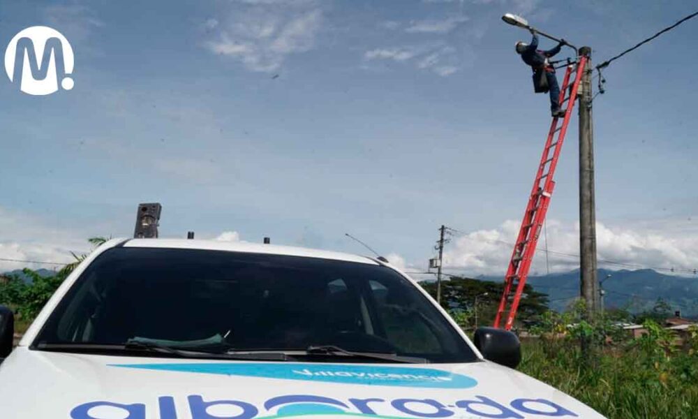 Cerca de 12 barrios se benefician con nuevo alumbrado de la vía a Puerto López