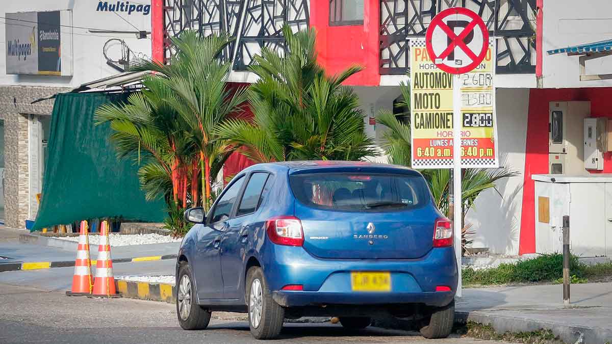 Con agentes de tránsito en zonas críticas inicia lucha contra el mal parqueo en Villavicencio