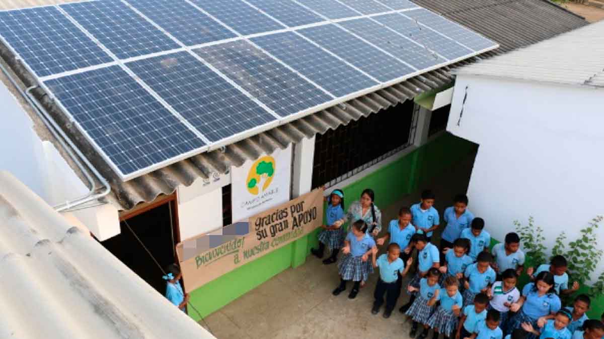 Nuevos sistemas solares reducen el costo de energía en 10 colegios de Villavicencio