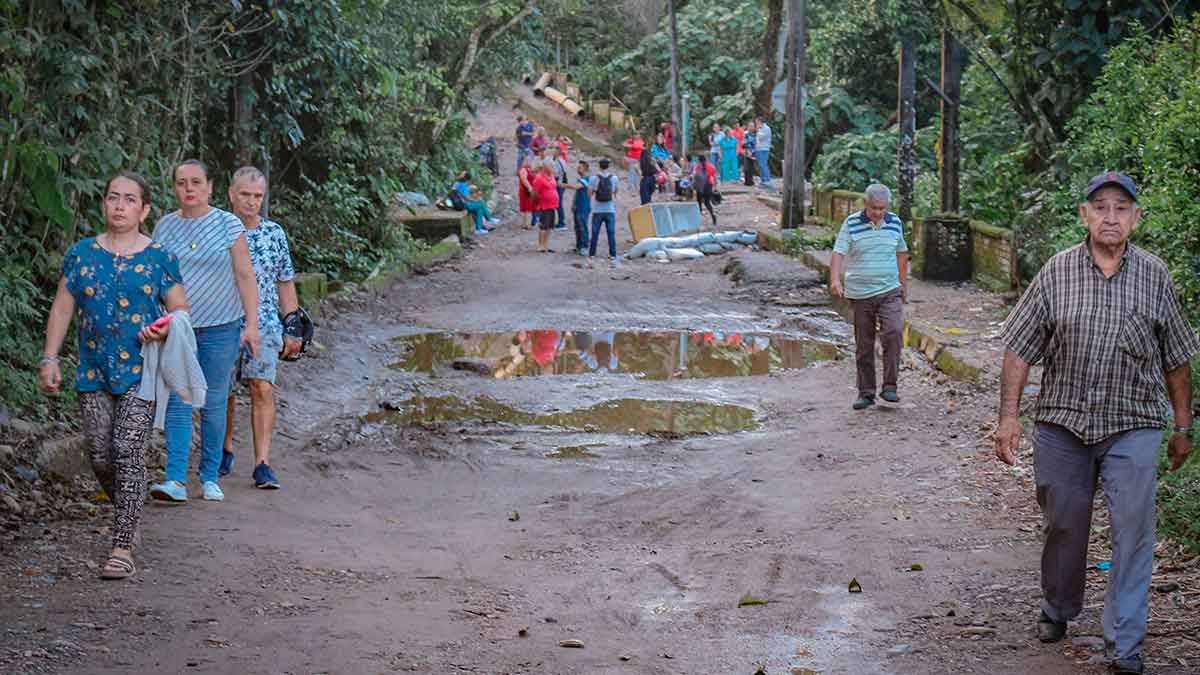 Al menos tres meses más durará la recuperación de vía entre La Azotea y Mesetas