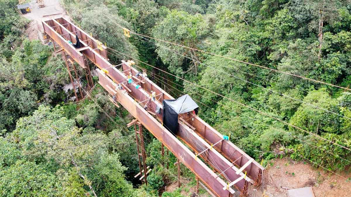 Un moderno puente reemplazará la peligrosa canasta aérea que une a San Juanito y El Calvario