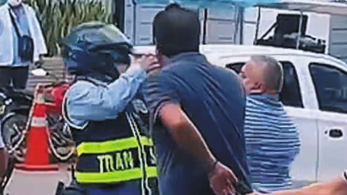 Por pedir que movieran un carro, golpearon a un agente de tránsito en Villavicencio
