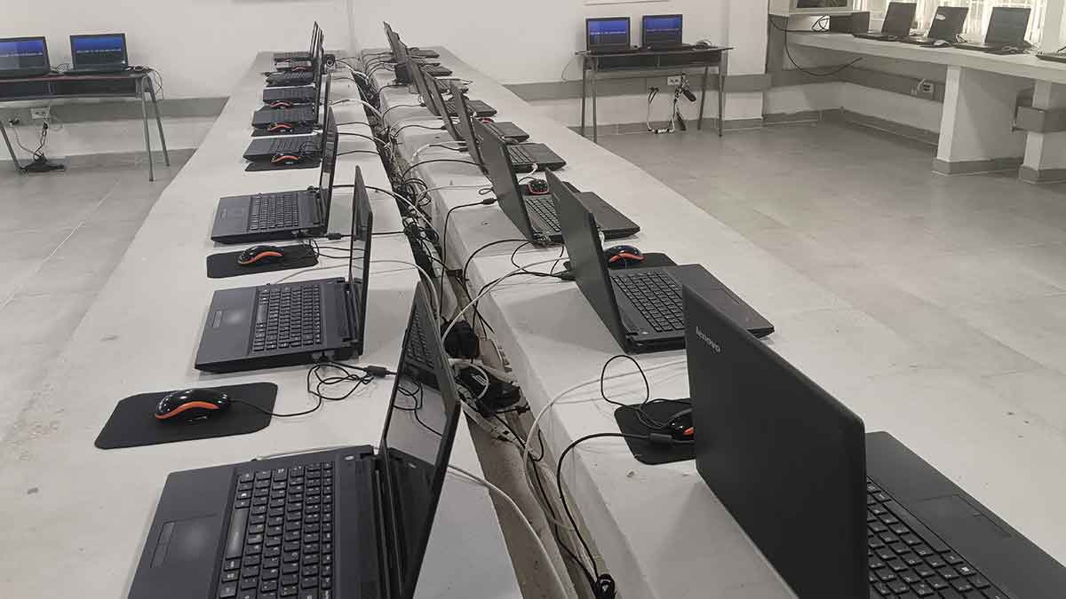 Inauguran moderna sala de bilingüismo en el Colegio Departamental La Esperanza