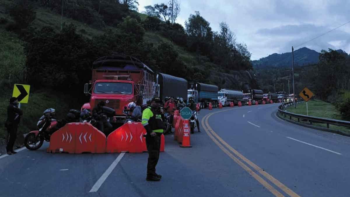 Restricción nocturna para vehículos particulares y otras medidas empiezan a regir en la vía al Llano