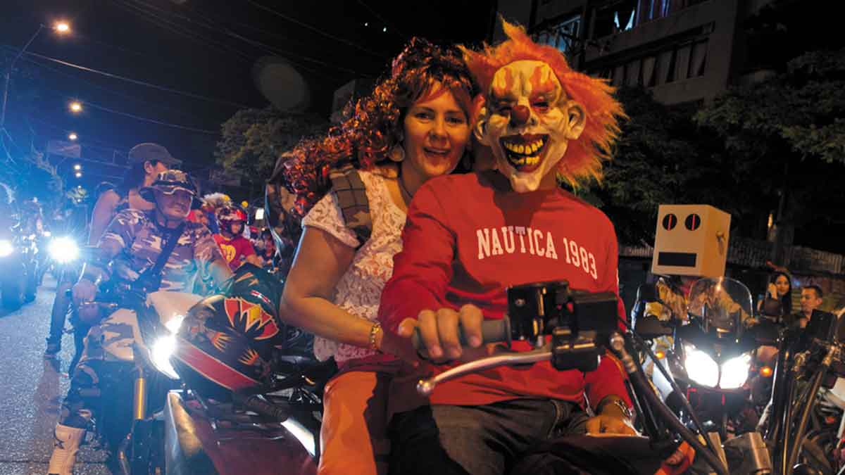 Prohíben caravanas de motos en Villavicencio para frenar robos durante la noche de Halloween