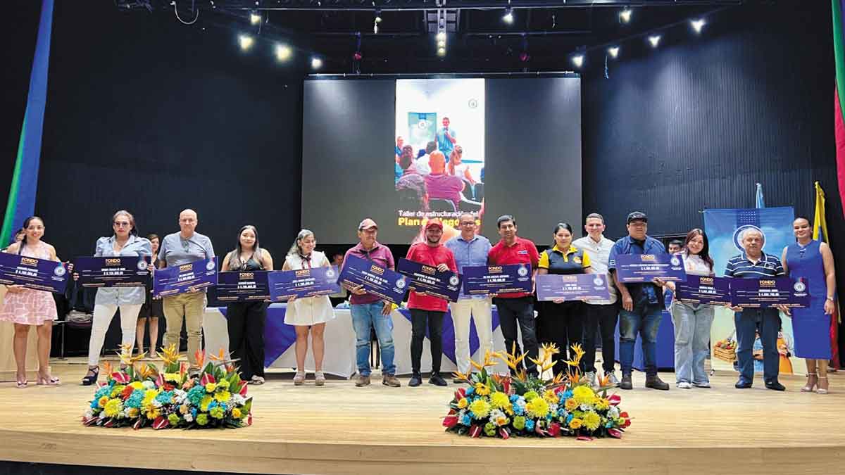 Más de cien emprendedores de Villavicencio recibieron capital semilla para fortalecer sus negocios
