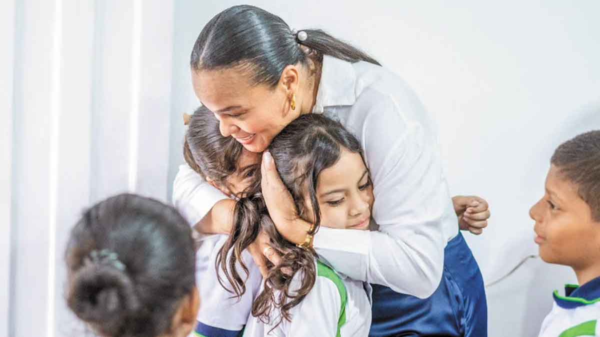 Gestora social destaca entrega de útiles escolares y ayuda humanitaria en Villavicencio