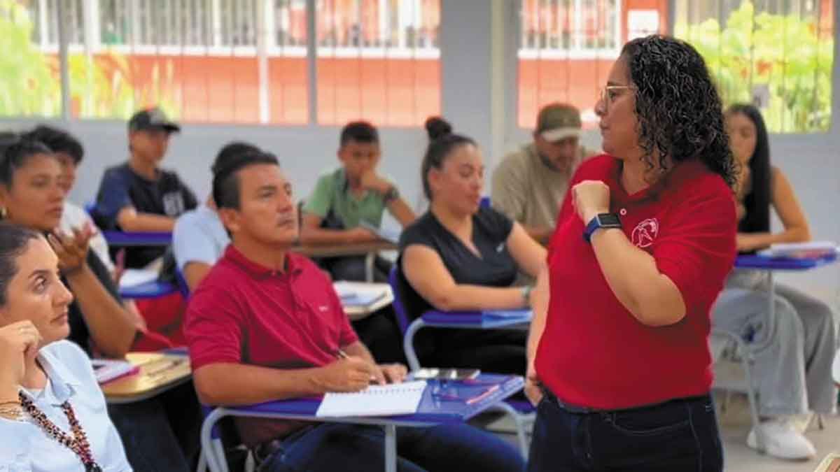 Operadores turísticos del Meta aprenden inglés para mejorar la experiencia de los visitantes