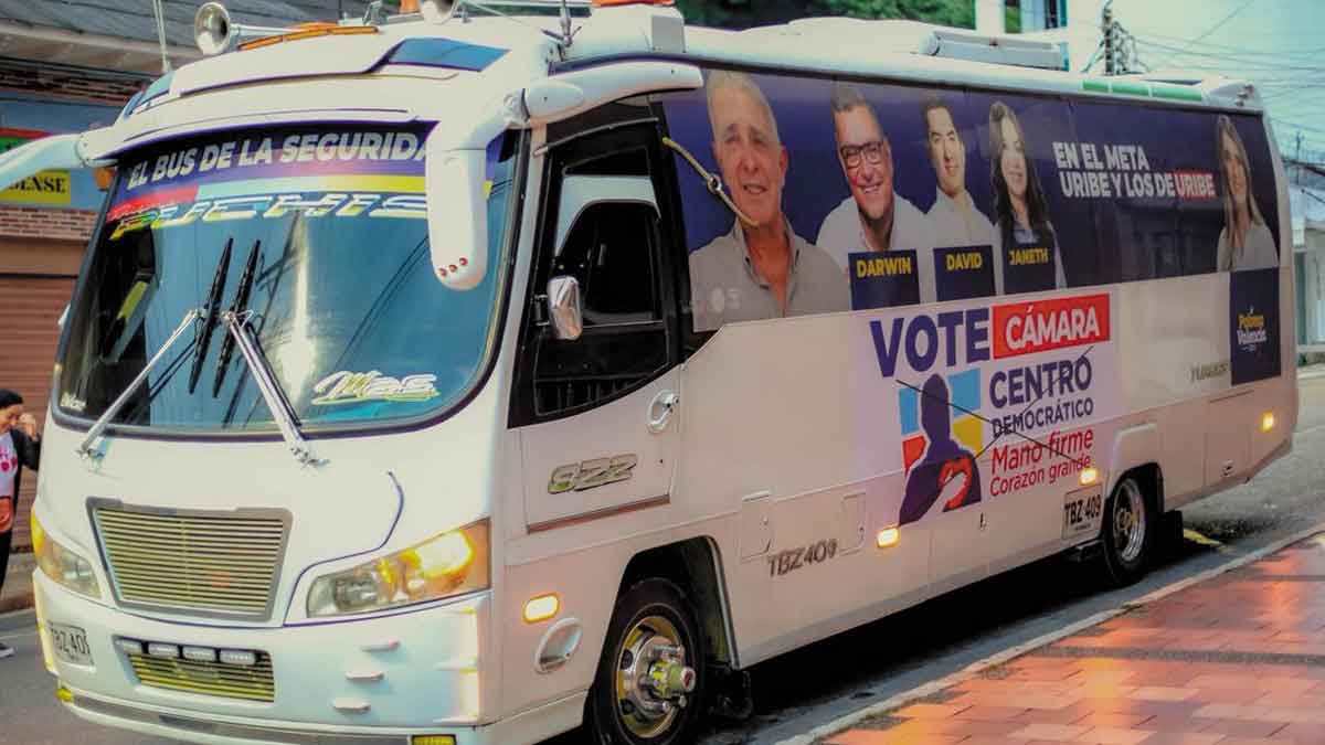 Con el ‘Bus de la Seguridad’, Darwin Castellanos lleva su propuesta a los municipios del Meta