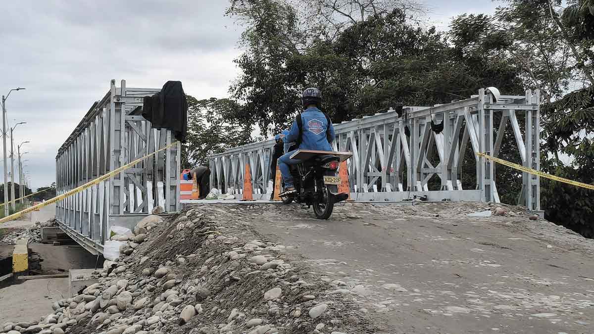 Nuevo puente metálico restablece la conexión vial entre Uribe y Granada