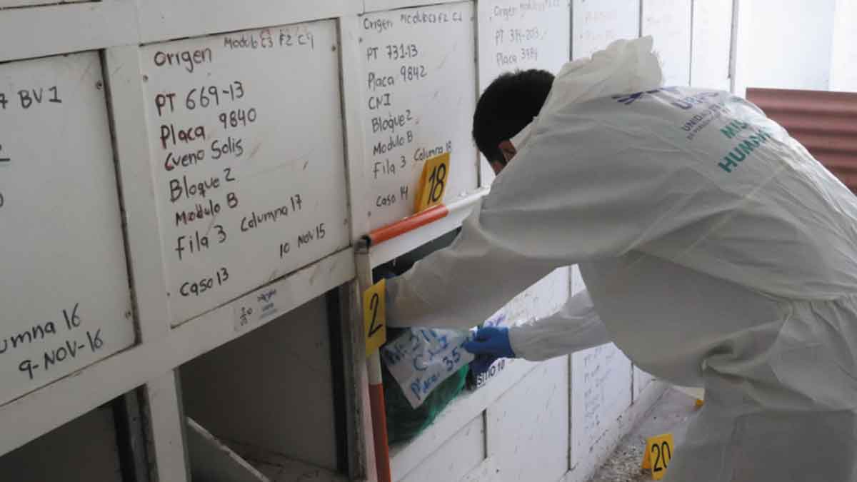 En el Cementerio Central de Villavicencio forenses buscan pistas de personas dadas por desaparecidas