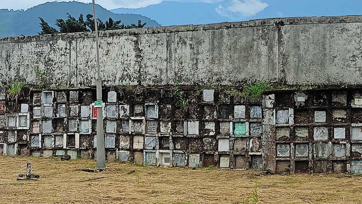Piden a familias retirar restos en el Cementerio Central de Villavicencio por riesgo de colapso de un muro