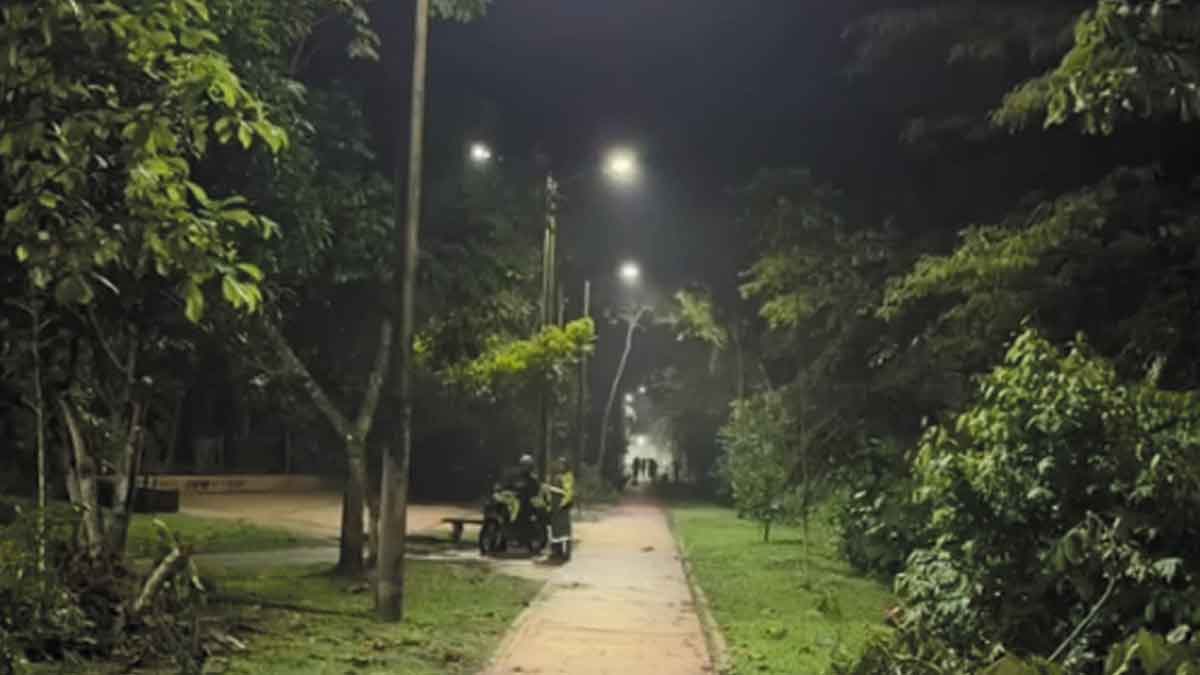 “Primera vez que un alcalde nos cumple”: Alborada entrega nuevo alumbrado del Parque Lineal de La Madrid