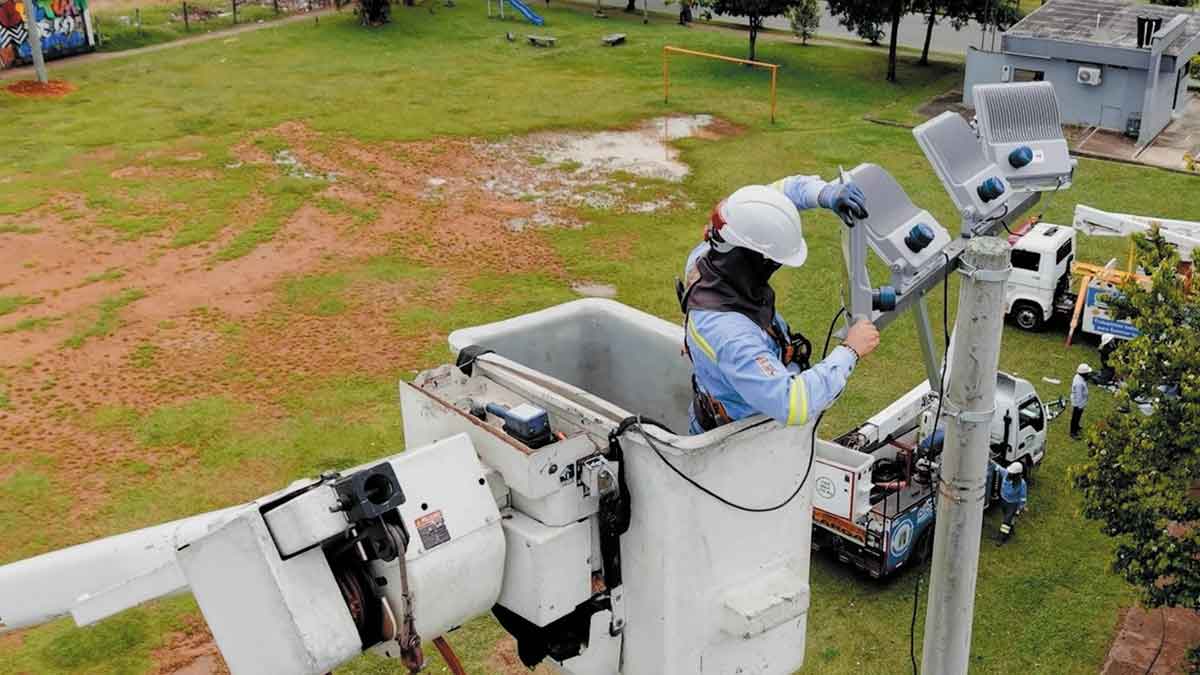 Iluminación LED le devuelve la vida al Parque Lineal y la cancha de arena de La Madrid, en Villavicencio