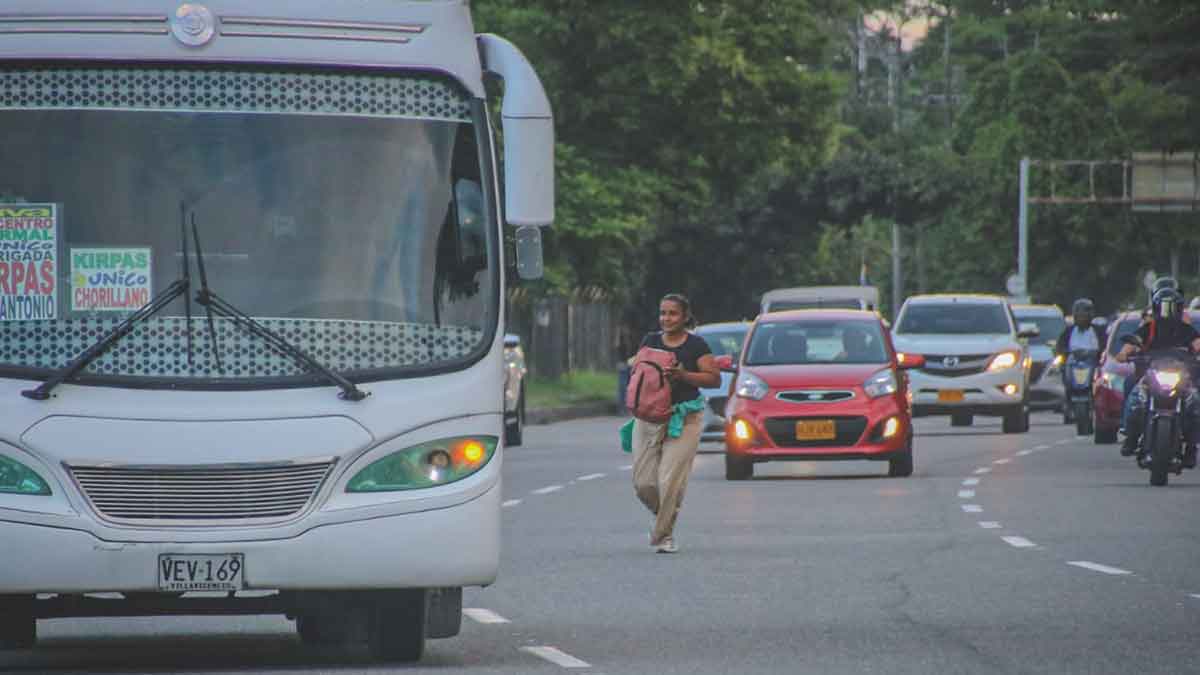 Peatones también serían sancionados por conductas peligrosas en las vías, advierten en Villavicencio