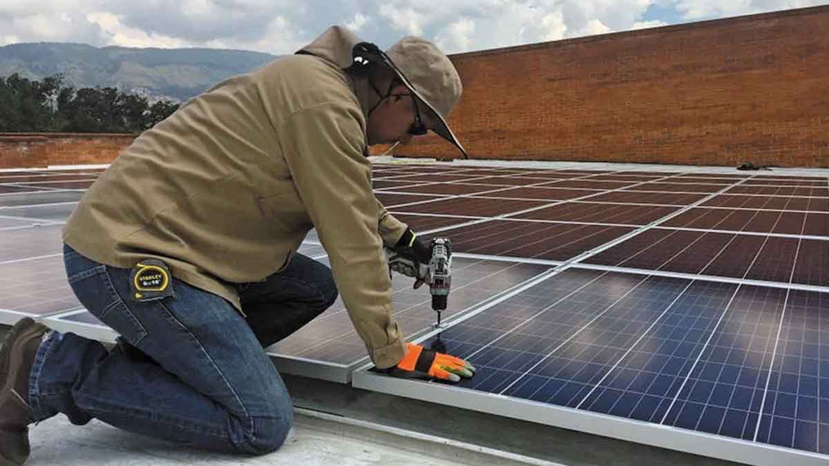 Proyecto de energía solar e inteligencia artificial les cambiará la vida a más de 100 familias en Villavicencio
