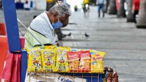 Contratistas pagan más, informales ganan menos y empresas ajustan salarios: la otra cara del aumento del salario mínimo