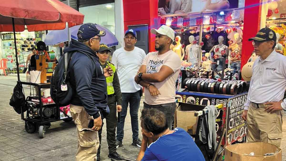 Controles a vendedores migrantes buscan recuperar el orden en el centro de Villavicencio