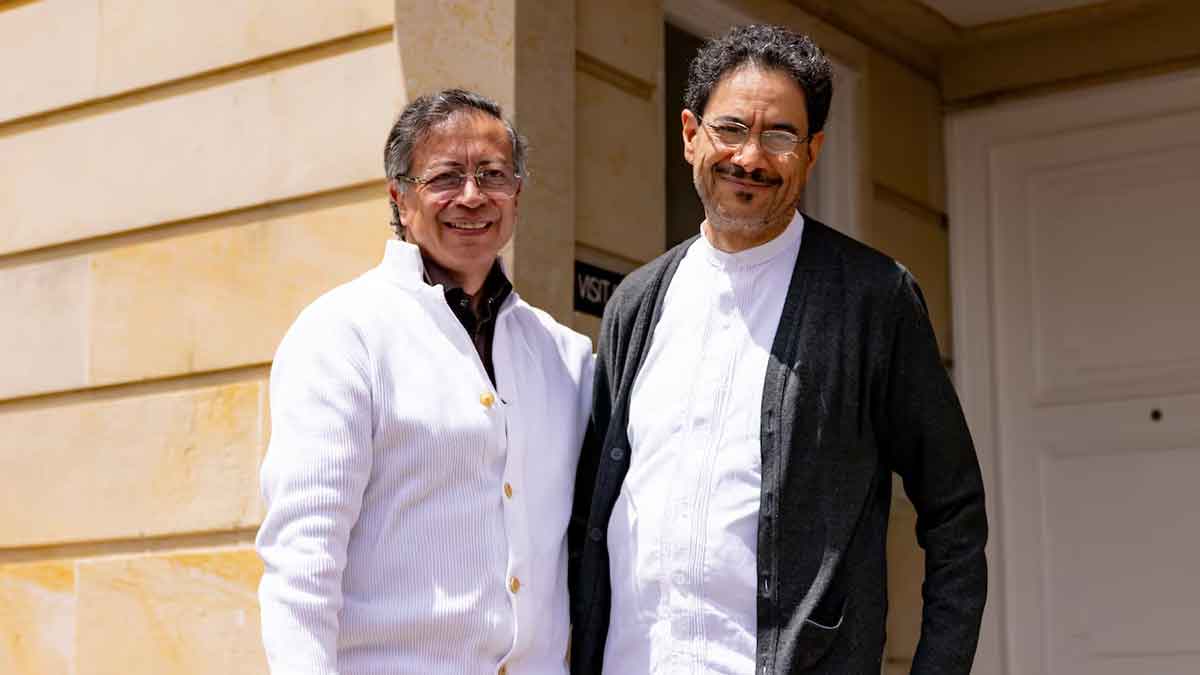 Iván Cepeda amenaza con desobediencia civil si De la Espriella no deja la idea de extraditar a Petro