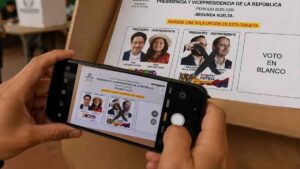 ¿Puede usar el celular cuando vaya a votar? Esta es la restricción que regirá en Villavicencio