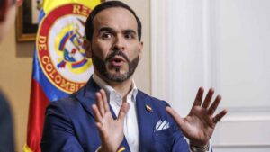 ¡Bomba política! Orden judicial le prohíbe al ‘Tigre’ utilizar la bandera y la frase «Firmes por la Patria»