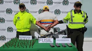 Capturan en Villavicencio a un hombre con un fusil M16 y munición que sería de las disidencias