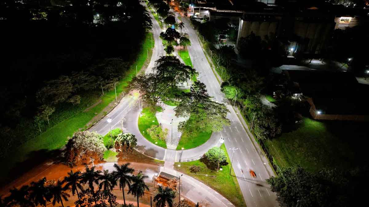 Así luce la Avenida 40 de Villavicencio tras la primera fase de modernización de su alumbrado público