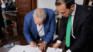 Proyecto de ley busca poner fin a las demoras en los pagos de las EPS a hospitales y clínicas