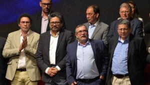Brazaletes electrónicos y restricciones de movilidad cobijarán desde ahora a antiguos jefes de las Farc